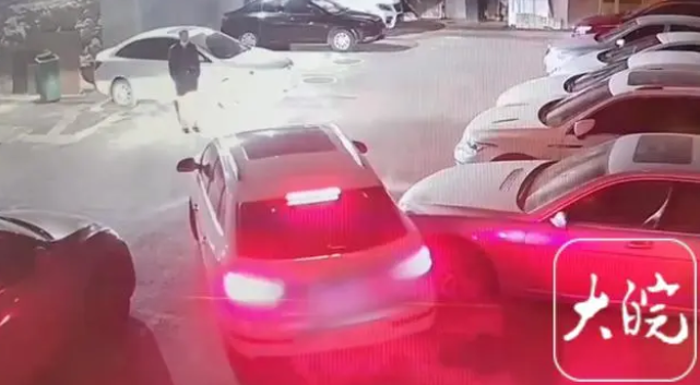 吃醉蟹、甩鍋代駕、棄車逃跑……民警遇到的那些離譜酒駕現(xiàn)場(chǎng)