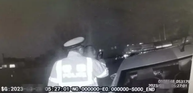 大貨車司機(jī)貪酒一杯砸了三十年“飯碗” 大貨車司機(jī)貪酒一杯砸了三十年“飯碗”