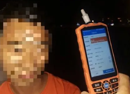 妻子把車鑰匙藏起來,也攔不住男子酒駕...... 妻子把車鑰匙藏起來,也攔不住男子酒駕......